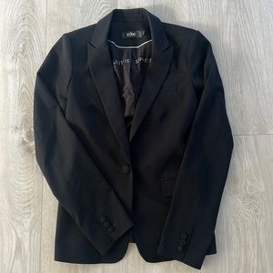 ICÔNE Fitted black blazer. Worn only one time. Size 2.